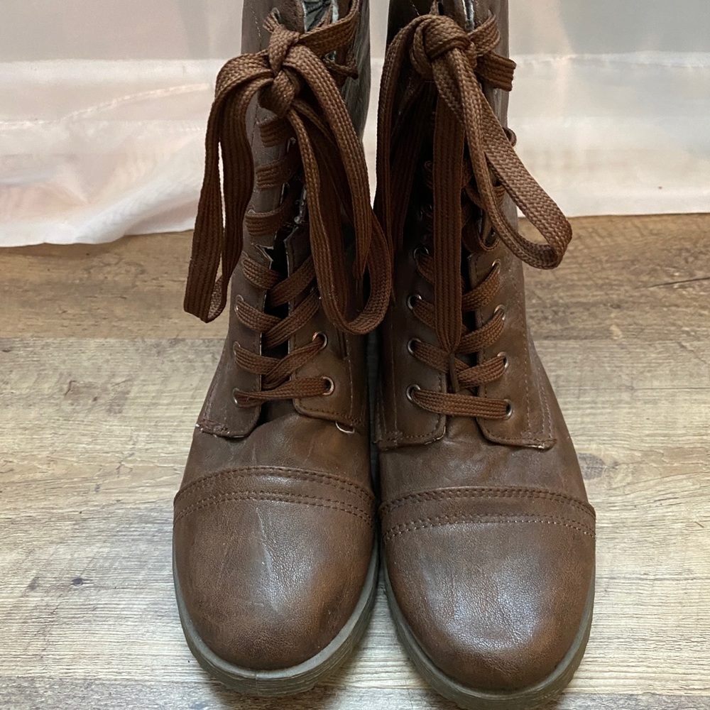 Combat boots
